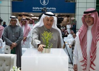 وزير «البيئة» يدشن مشاريع غذائية لاستثمار 4.5 مليار ريال بحلول 2030