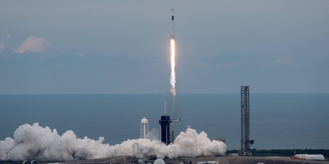 السعوديان برناوي والقرني ينطلقان نحو الفضاء